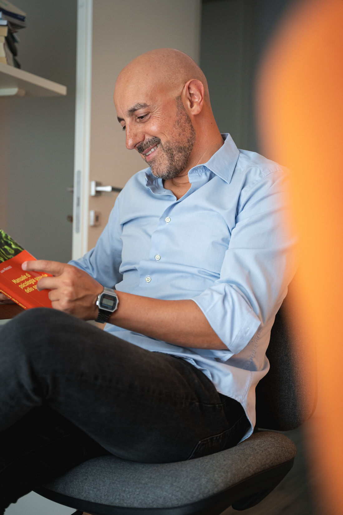 Francesco Tisano nel suo studio